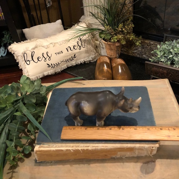 Vintage Ceramic Rhino Figurine M3912, NAPCO, 6-1/4" long - Picture 9 of 10